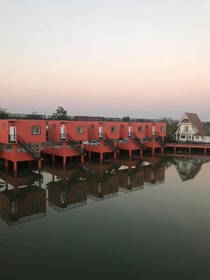 Lake - Rung Chiangrai Resort (Chiang Rai)