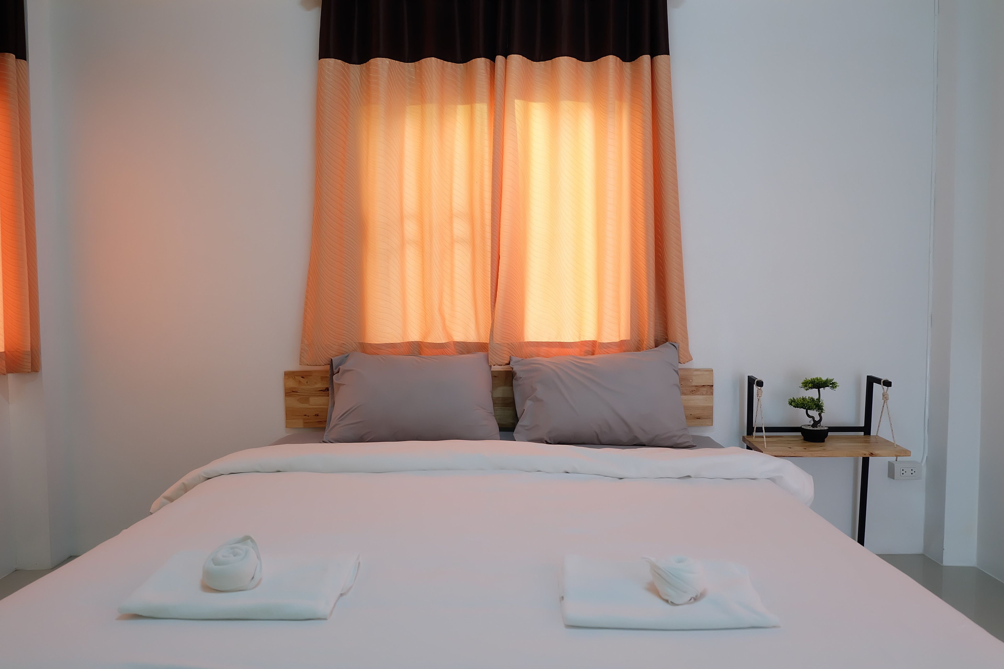 Free WiFi, bed sheets