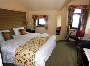 Free toiletries, hair dryer, towels - Crusoe Hotel (Leven)