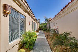 Property grounds - 066097: La Quinta Home on Golf Course w/ Pool! (La Quinta)
