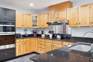 Fridge, microwave, dishwasher, coffee/tea maker