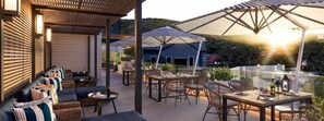 3 restaurants, breakfast, lunch served; local and international cuisine