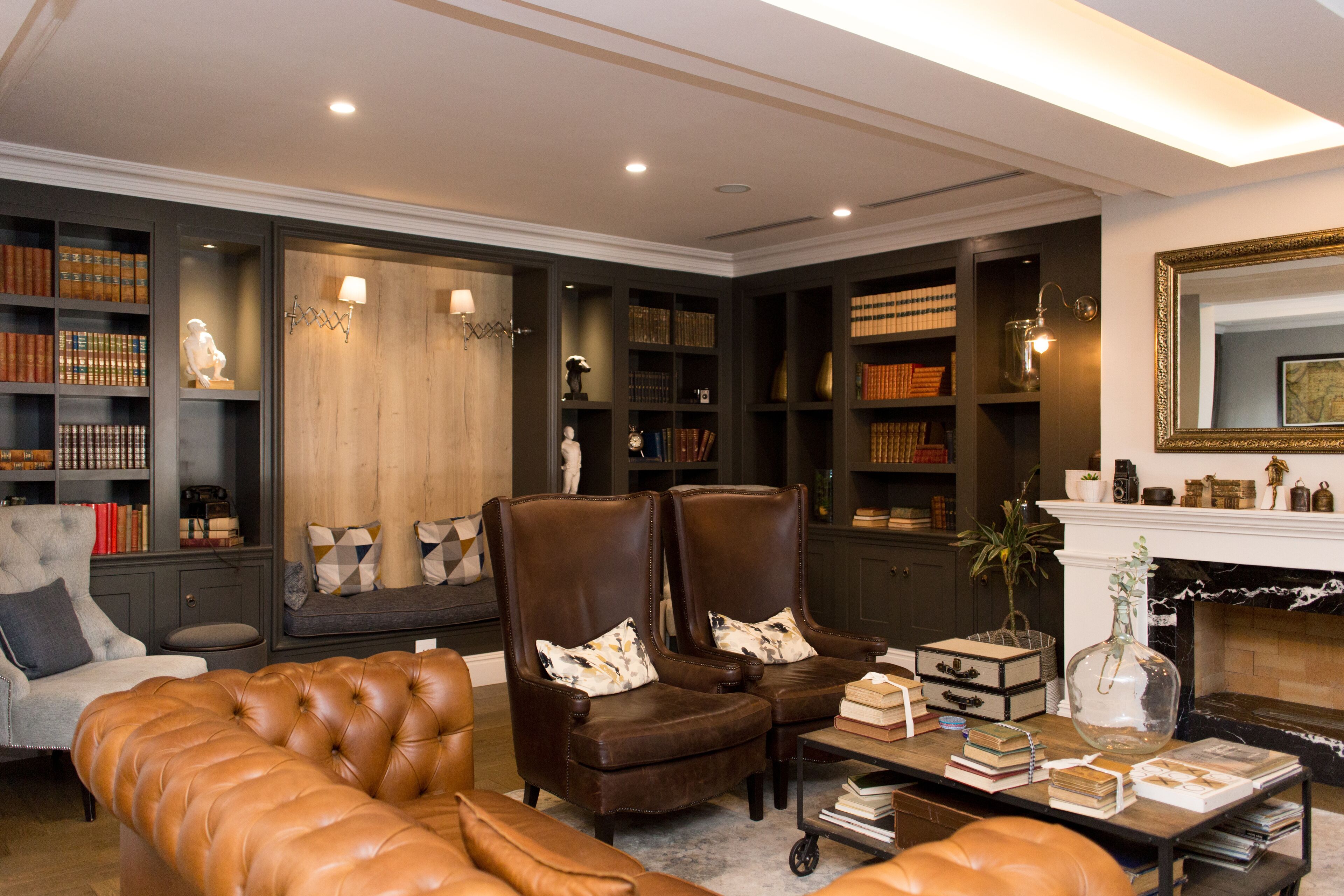 rooftop bar, al fresco dining, open daily