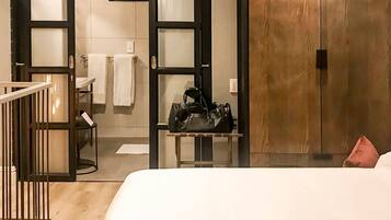 1 bedroom, premium bedding, Tempur-Pedic beds, in-room safe