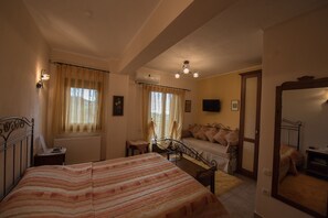 Minibar, tabla de planchar con plancha, cunas gratuitas y ropa de cama