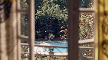 Romantiskt dubbelrum eller tvÄbÀddsrum - 1 kingsize-sÀng - balkong - utsikt mot poolen (Nathalina) | Balkong