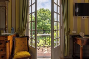 Deluxe Double Room, 1 Queen Bed, Balcony, Pool View (Emilio)