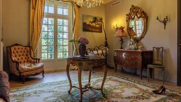 Literie de qualité supérieure, surmatelas, bureau