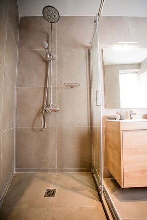 Suite (Nefeli) | Dusche im Bad