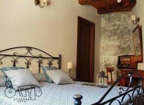 Minibar, in-room safe, desk, soundproofing - Albergo Merùo (Morano Calabro)