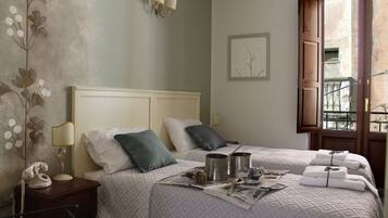 Minibar, caja fuerte, escritorio y sistema de insonorización