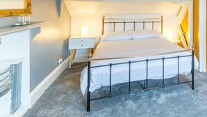 Double Room (Loft) | Iron/ironing board, WiFi (free), bed sheets - Minster Hub Guest Accommodation (York)