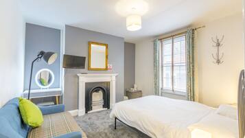 Double Room, 1 King Bed | Iron/ironing board, free WiFi, bed sheets