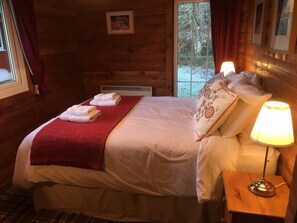 Deluxe Chalet, 2 Bedrooms, Non Smoking, Park View | 2 bedrooms, in-room safe, desk, iron/ironing board