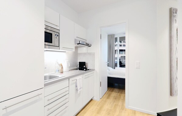 Fridge, stovetop, dishwasher, coffee/tea maker