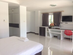 Deluxe Double Room | Room amenity - Praiyanan Place Hotel (Maha Sarakham)