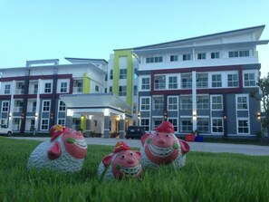 Property grounds - Praiyanan Place Hotel (Maha Sarakham)
