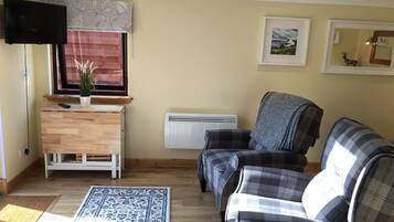 Suite estudio Deluxe, vista a la colina | Área de sala de estar