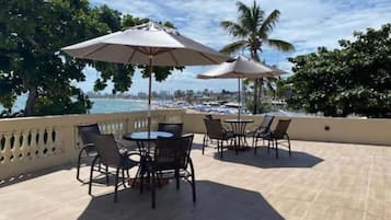 Tempat makan outdoor