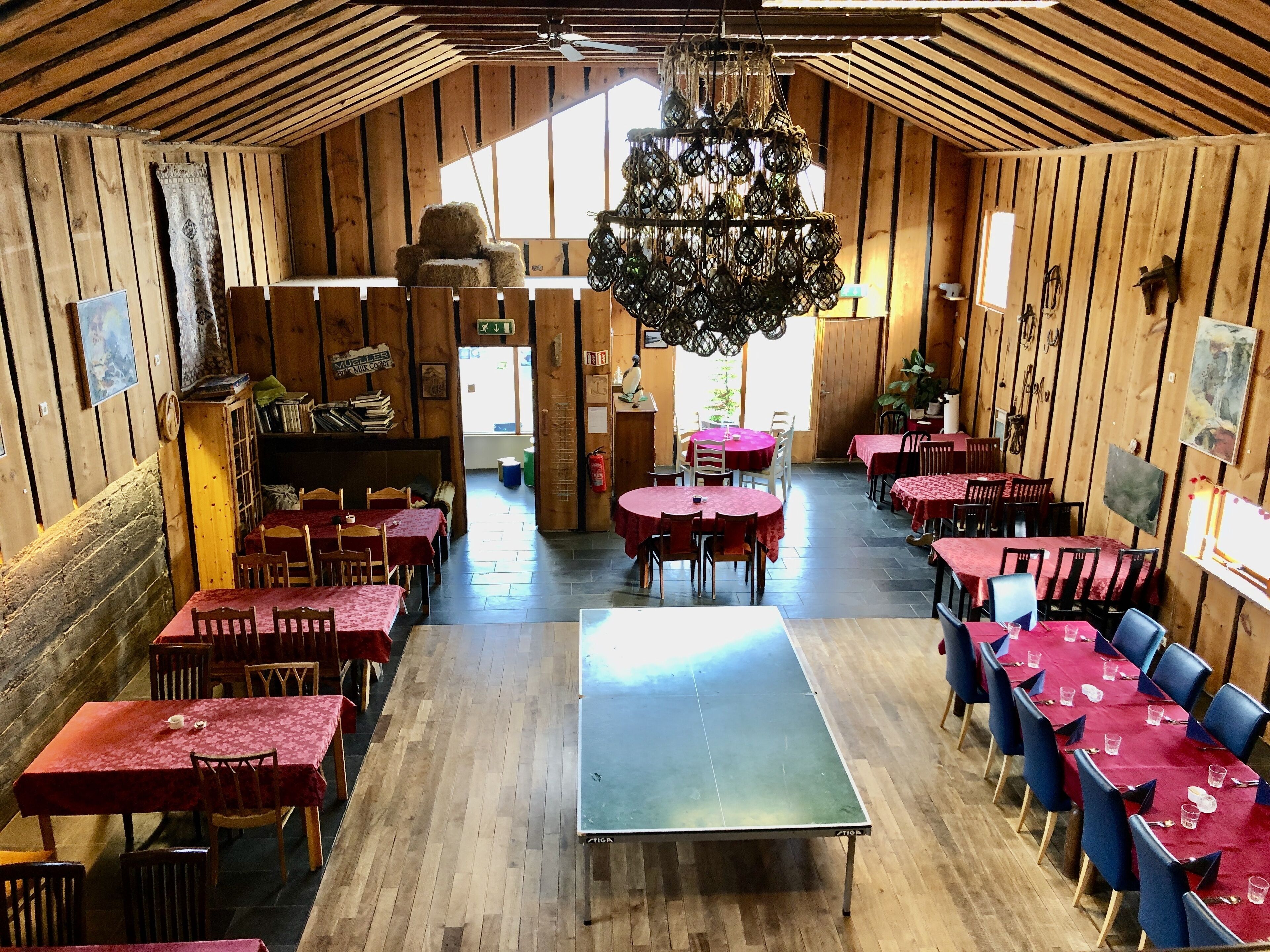 breakfast, lunch and dinner served