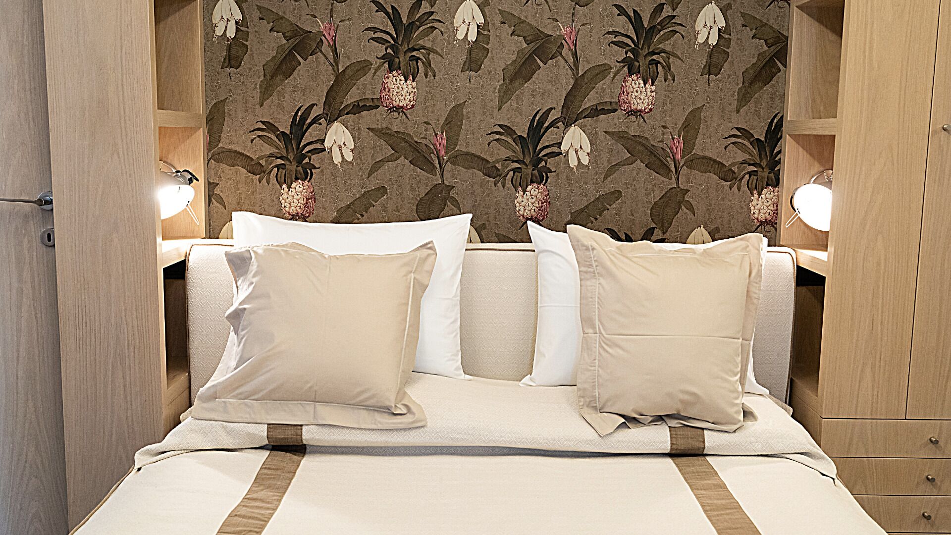 superior suite | 1 bedroom, minibar, free wifi, bed sheets