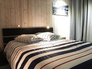 Svit Deluxe - utsikt mot poolen | 1 sovrum, sängtillbehör av högsta kvalitet och individuell inredning