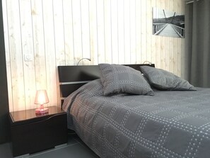 Svit Deluxe - utsikt mot poolen | 1 sovrum, sängtillbehör av högsta kvalitet och individuell inredning