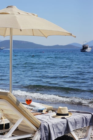 Private beach. Acelya Motel