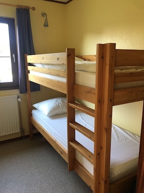 Premium bedding, free cots/infant beds, free WiFi