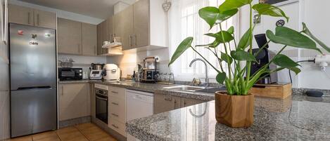 Kühlschrank, Herdplatte, Geschirrspüler