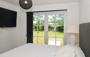 4 bedrooms, travel cot, free WiFi