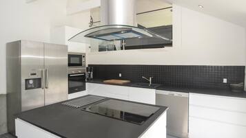 Fridge, stovetop, dishwasher, coffee/tea maker