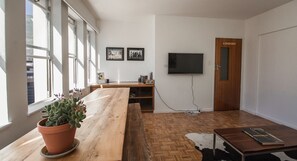 Deluxe Condo, 1 Bedroom, Courtyard View | Living room | Flat-screen TV - Church Square Apartment (Cape Town)