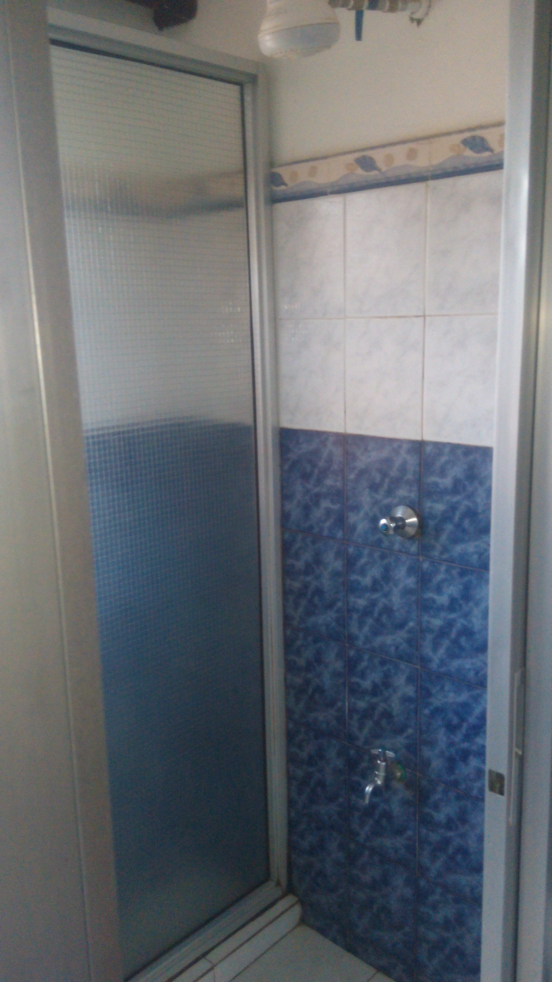 Habitación Deluxe | Baño | Regadera, regadera tipo lluvia, amenidades de baño gratuitas, toallas 