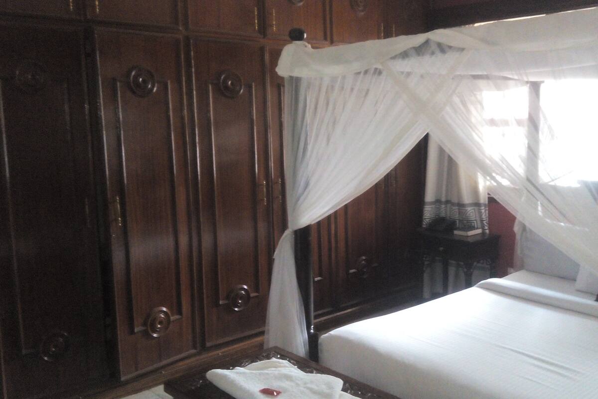 Executive Room | Desk, free WiFi, bed sheets