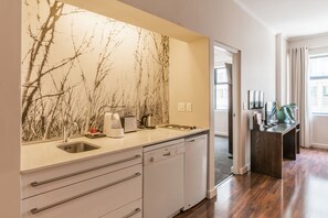 Appartamento Premier, 1 camera da letto | Cucina privata | Frigorifero, microonde, piano cottura, lavastoviglie