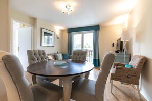 房內夾萬、獨特設計、獨特裝修、遮光窗簾/窗簾