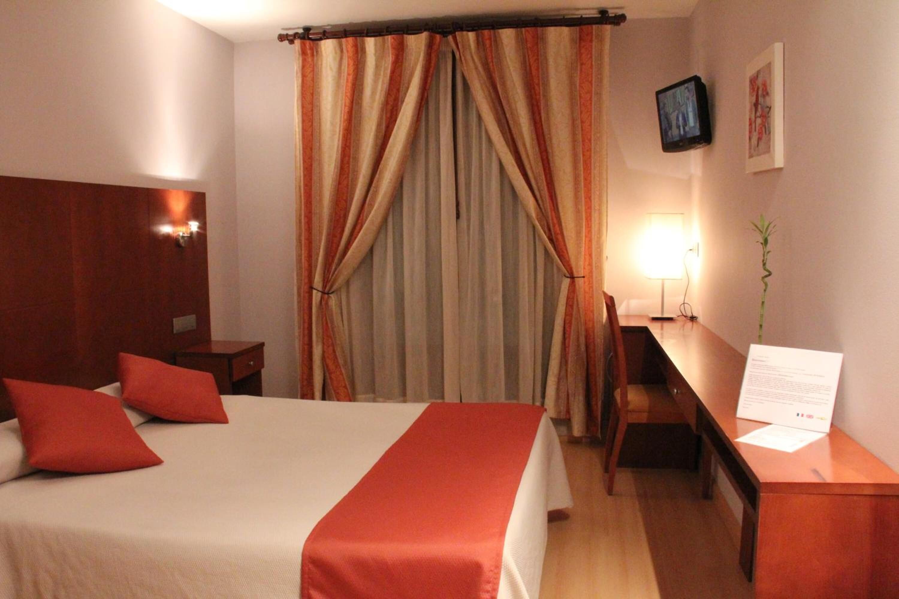 premium bedding, in-room safe, desk, free wifi