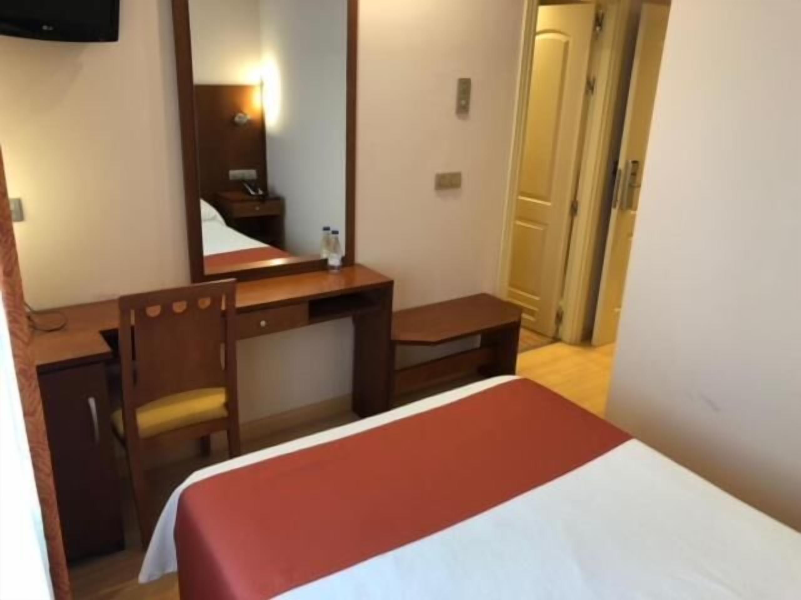 premium bedding, in-room safe, desk, free wifi