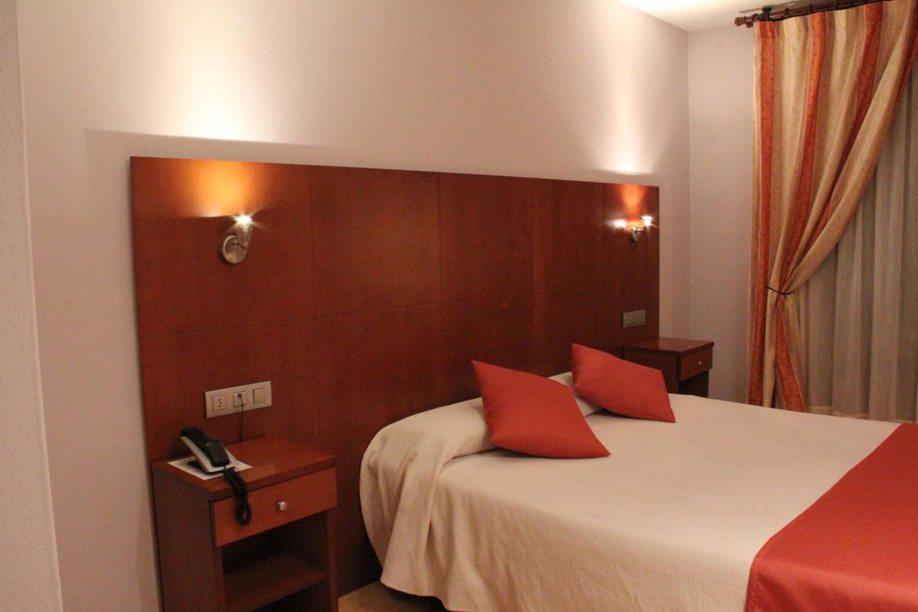 premium bedding, in-room safe, desk, free wifi