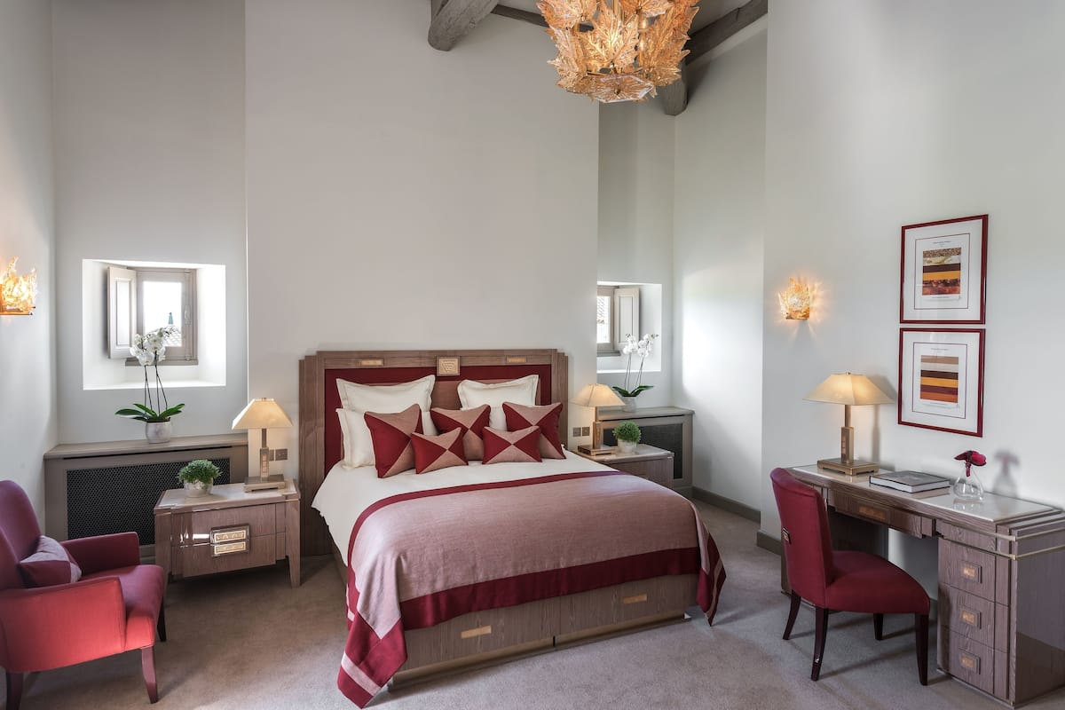 suite | premium bedding, memory-foam beds, minibar, in-room safe