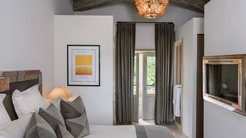 Suite Royale | Literie de qualité supérieure, matelas mémoire de forme, minibar