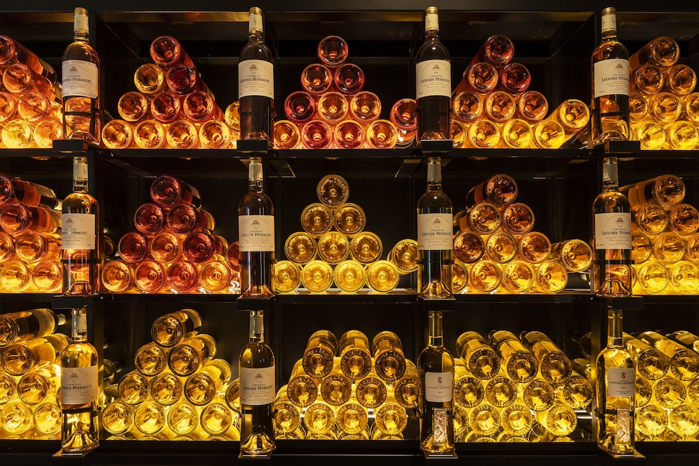 CHÂTEAU LAFAURIE-PEYRAGUEY HÔTEL & RESTAURANT LALIQUE by null