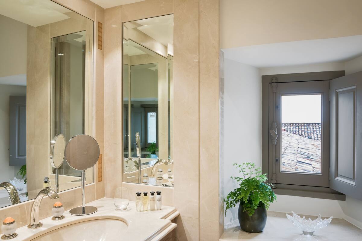 shower, free toiletries, hair dryer, dressing gowns