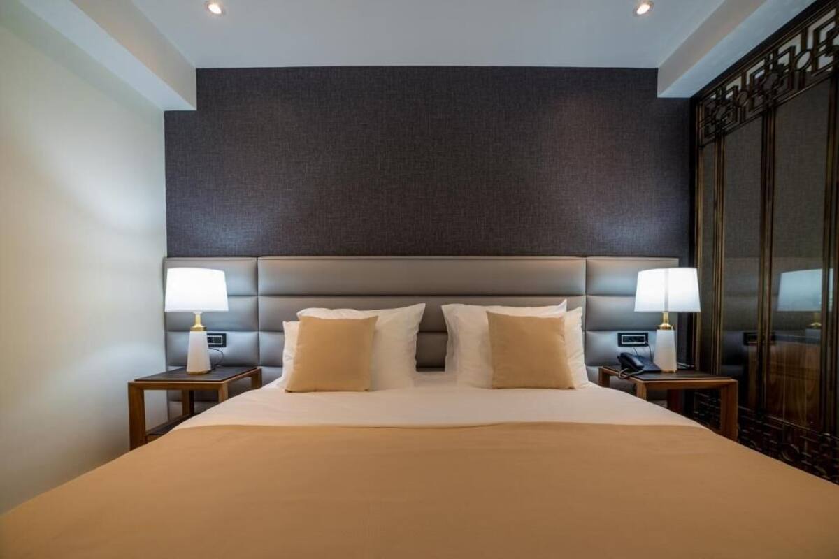 Premium bedding, minibar, in-room safe, blackout drapes