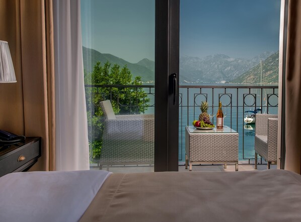 Ropa de cama de alta calidad y minibar 