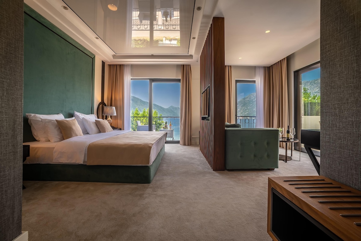 Bộ đồ giường cao cấp, minibar, két bảo mật tại phòng 