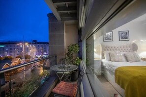 Deluxe Apartment, Ensuite (Occupancy 2) | Lounge - Live in Leeds Millenium Square Apartment (Leeds)