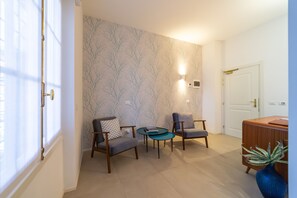 Kamar Junior, balkon | Ruang keluarga | TV layar datar