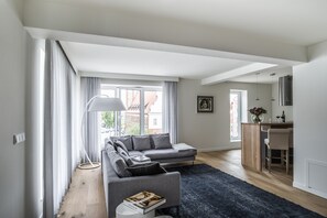 Deluxe Apartment | Living room | Flat-screen TV - Plenty (Szczecin)